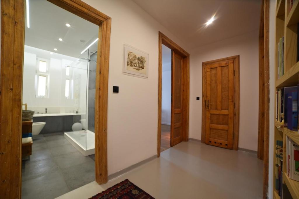 Designer 110m2 With King Size Beds & Equipped Kitchen Apartament