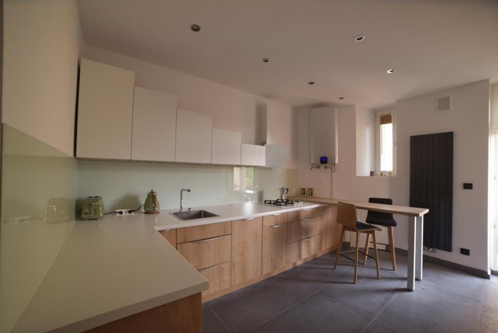 Apartament Designer 110m2 With King Size Beds & Equipped Kitchen